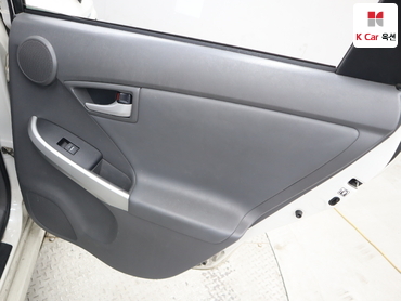2011 - toyota prius