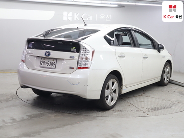 2011 - toyota prius