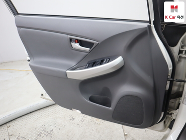 2011 - toyota prius