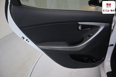 2012 - hyundai avante