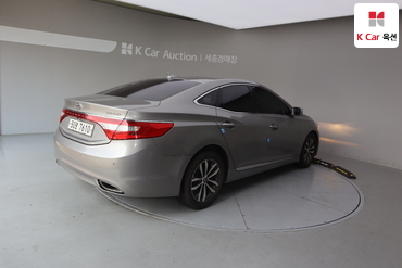 2011 - hyundai grandeur
