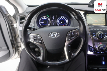 2011 - hyundai grandeur