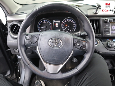 2016 - toyota rav4