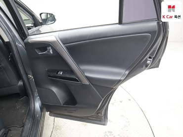 2016 - toyota rav4