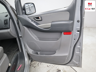 2011 - hyundai grand starex