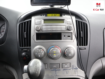 2011 - hyundai grand starex