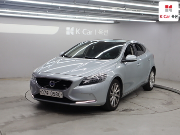 2016 - volvo v40