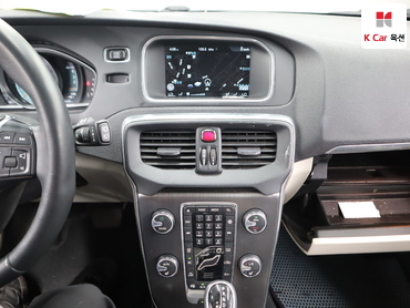2016 - volvo v40