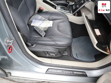 2016 - volvo v40