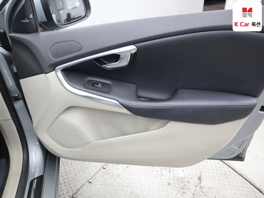 2016 - volvo v40