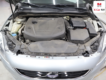 2016 - volvo v40