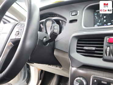 2016 - volvo v40