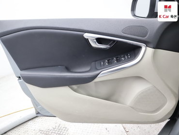 2016 - volvo v40