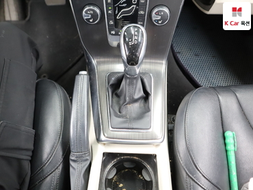 2016 - volvo v40