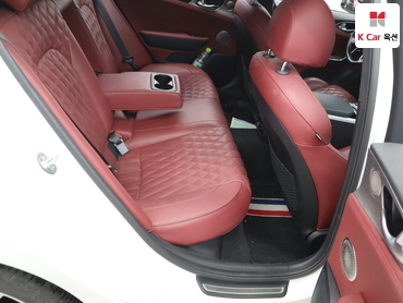 2023 - kia stinger