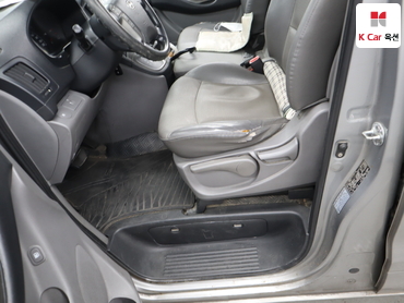2011 - hyundai grand starex