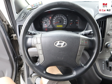 2011 - hyundai grand starex