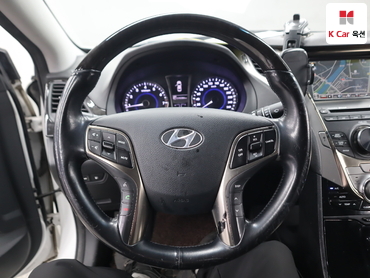 2011 - hyundai grandeur