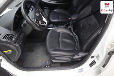2012 - hyundai accent