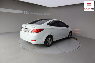 2012 - hyundai accent