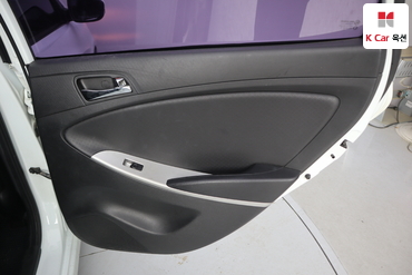 2012 - hyundai accent
