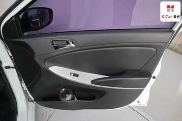 2012 - hyundai accent