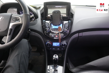 2012 - hyundai accent