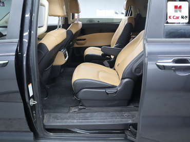 2023 - kia carnival