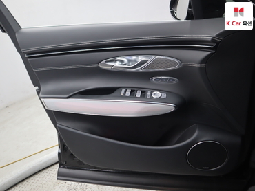 2022 - genesis egv70