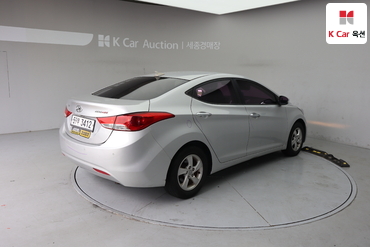 2012 - hyundai avante