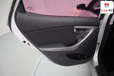 2012 - hyundai avante