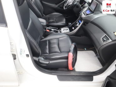 2011 - hyundai avante