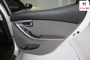 2011 - hyundai avante