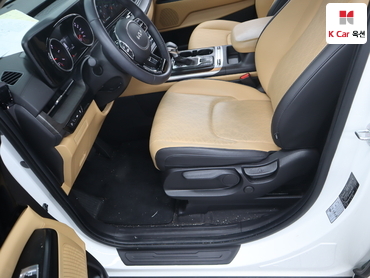 2023 - kia carnival