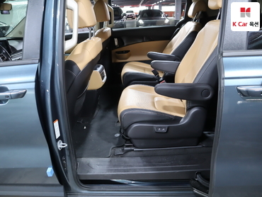 2023 - kia carnival
