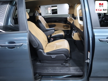 2023 - kia carnival