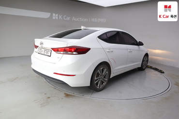 2018 - hyundai avante
