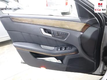 2011 - mercedes-benz e300
