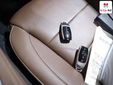 2019 - mercedes-benz e300