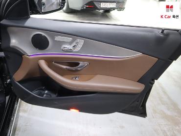 2019 - mercedes-benz e300