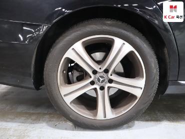 2019 - mercedes-benz e300