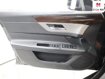 2018 - jaguar xf