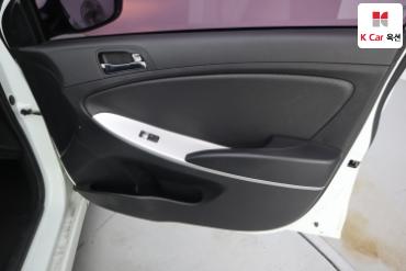 2013 - hyundai accent