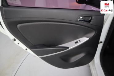 2013 - hyundai accent