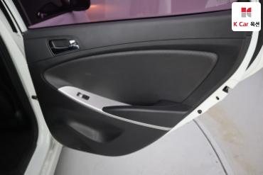 2013 - hyundai accent