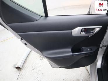 2012 - lexus ct200h