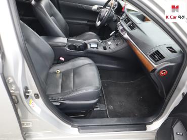 2012 - lexus ct200h