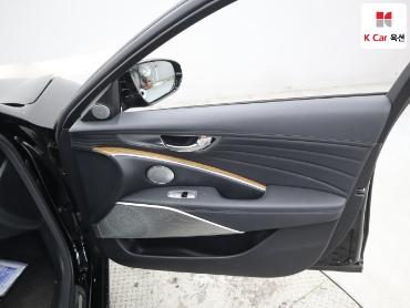 2022 - kia k9