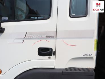 2012 - hyundai mega truck