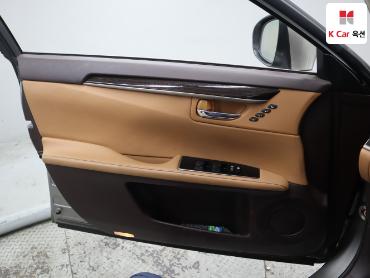 2018 - lexus es300h